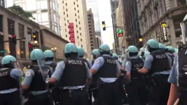 В США не утихают уличные бои | Стрельба в Техасе: ранены несколько полицейских