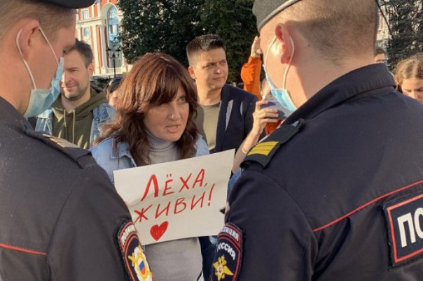 Нет повести печальнее на свете, чем повесть о Навальном в туалете