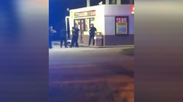 В США полицейские убили афроамериканца при задержании