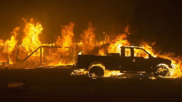 Смертельные пожары в Калифорнии убили 7 человек. Сотни тысяч эвакуированы