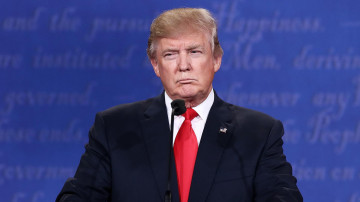 Трамп заявил, что США избавятся от коронавируса «с вакциной или без нее» - лишь бы не использовать российскую