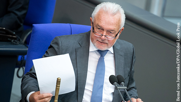 Замглавы Бундестага не поверил в причастность Кремля к инциденту с Навальным