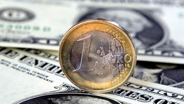 Доллару предрекли падение на треть