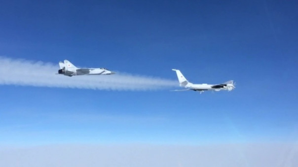 Ту-142 выполнили разведку в Арктике