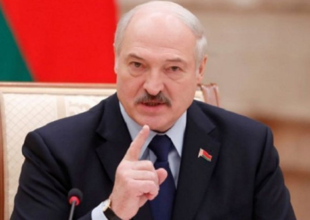 Опорочили службу. Лукашенко лишил дипломатических рангов двух послов