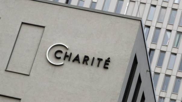 Der Spigel: Навальный заговорил, берлинская полиция усилила охрану Charite