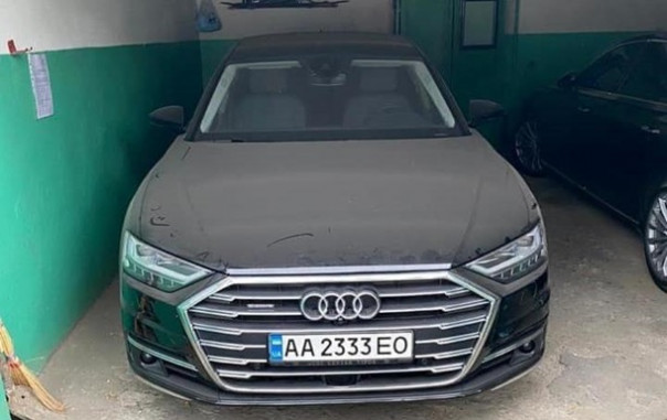 Укрзализныця вместо ремонта поезда купила два лимузина