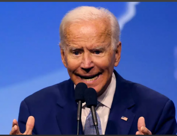 Байден призвал к досрочной отставке Трампа за просчеты в борьбе с пандемией в США