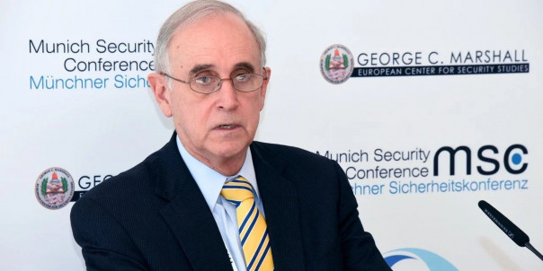 Готовятся к войне? Зачем США отправляют послом в Киев русскоязычного ястреба Кита Дейтона