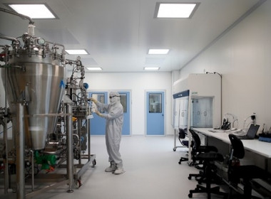 В Бразилии умер участник испытаний вакцины AstraZeneca