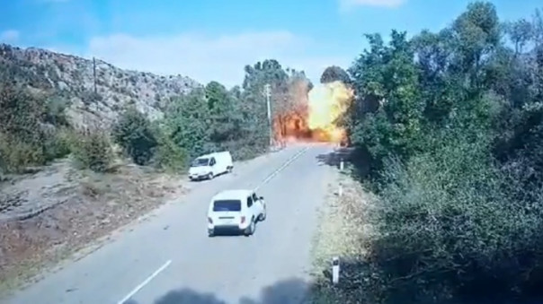 Снаряд попал в мост, соединяющий Армению и Нагорный Карабах