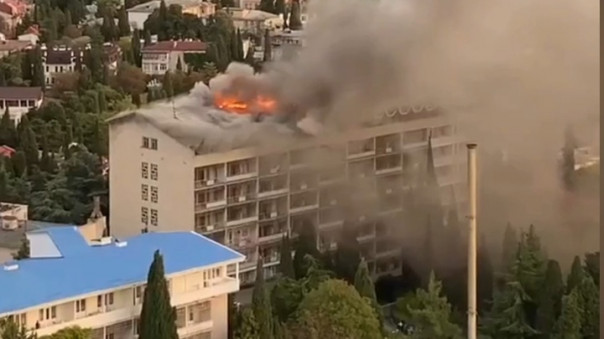 Горящий санаторий Минобороны в Ялте сняли на видео