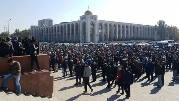 В Бишкеке неизвестные попытались захватить железнодорожную компанию