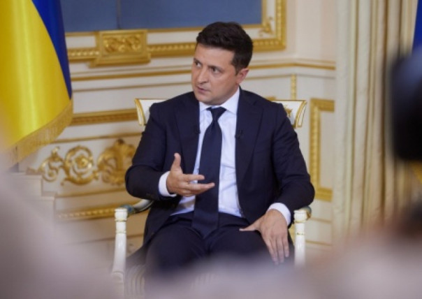 Когнитивный диссонанс на марше. Зеленский: Мы не можем жить без западных денег | Зеленский: я строю сильную, независимую Украину