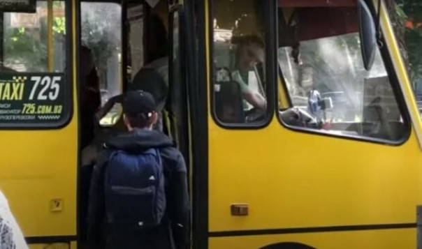 Казино прямо в маршрутке: в Днепре водитель выдал сдачу фишкой для игровых автоматов