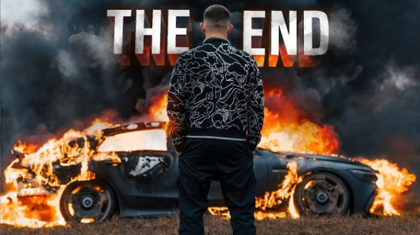 Российский блогер сжег свой Mercedes и снял это на видео