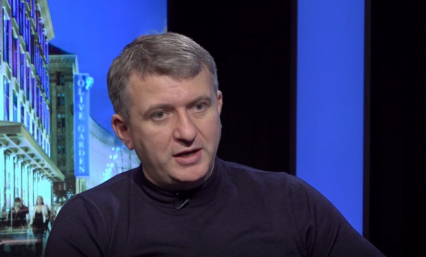 «Государство прогнило и требует демонтажа». Политолог назвал ситуацию вокруг КСУ «битвой помоек»