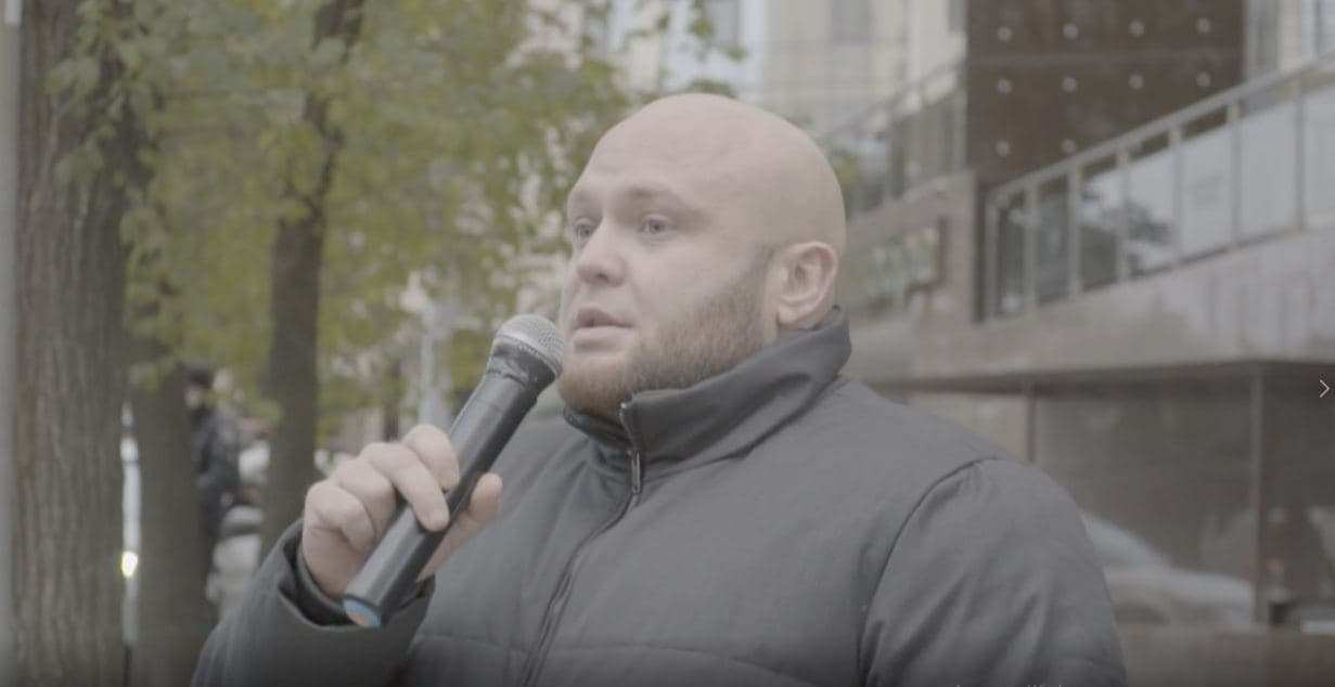 Свинка хрю хрю. Говори человеку что он свинья. Маша кормит поросят. Пусть сохнет -говорит свинья. Если долго говорить человеку что он свинья то он захрюкает.