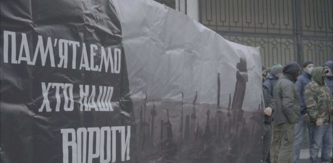 Цитаты максима горького. Нажрался как свинья картинки. Если человеку говорить что он свинья то он захрюкает. Если человека постоянно называть свиньей он захрюкает. М горький цитаты.