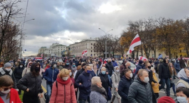 Протесты в Белоруссии: силовики задержали более 300 человек и члена Координационного совета