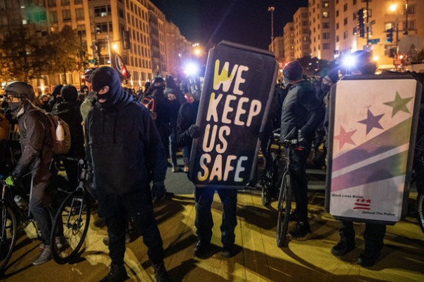 В США начались протесты и столкновения из-за результатов выборов