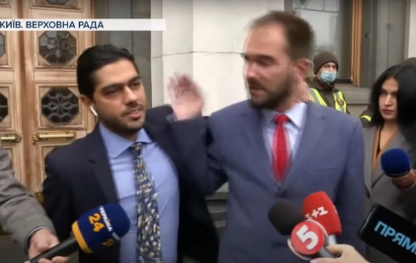 Исключённые из «Слуги народа» нардепы устроили бои без правил в кулуарах Верховной Рады