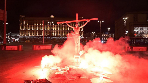 На Лубянке задержали мужчину, инсценировавшего собственное распятие