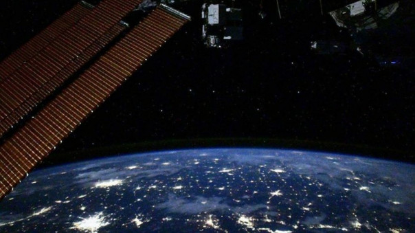 Российский космонавт может задержаться на МКС из-за полета актрисы
