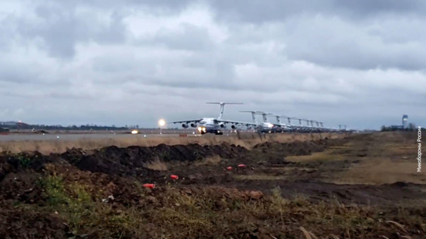 В Карабах вылетели 10 самолетов с российскими миротворцами | МИД РФ: в Карабахе будут только российские миротворцы