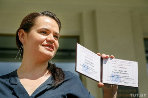 Их нравы: Тихановская требует отключить Минск от SWIFT