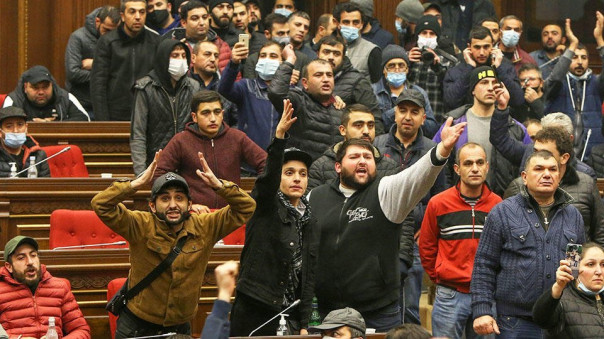 Первый встречный проходимец может овладеть целой нацией. Анатолий Вассерман