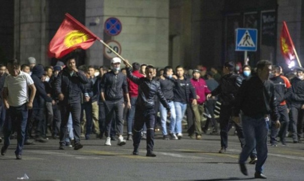 Перед парламентскими и президентскими выборами в декабре – январе Киргизия зависла над пропастью