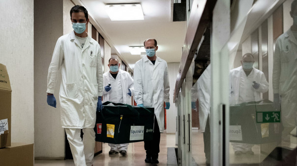 ЕК сообщила об ограничениях на использование российской вакцины в Европе