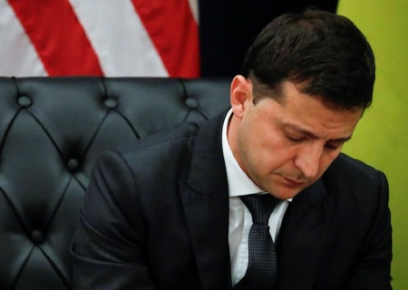 агент джей стирает память. люди в черном все забыть. уилл смит из люди в черном. уилл смит люди в черном. про меня забыли.