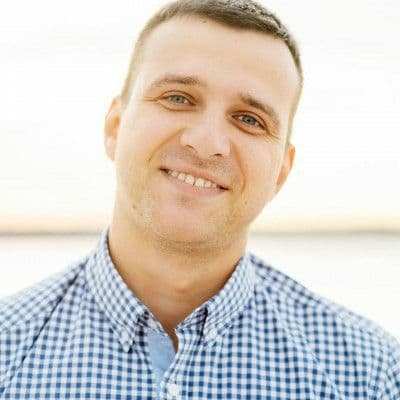 Сломанная мебель и кулачные бои. Что происходит в Одесском облсовете?