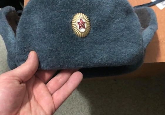 Во Львове задержан парень в шапке-​ушанке с советской кокардой. Ему грозит до 5 лет