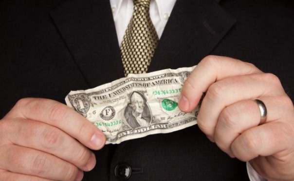 Экономист рассказал, какие проблемы ждут российских держателей долларов