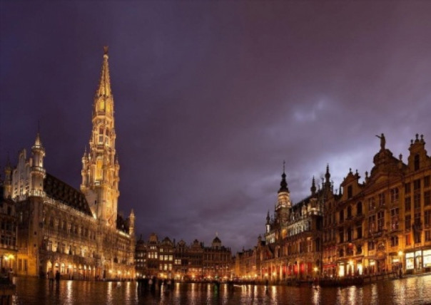 В Брюсселе депутат Европарламента по карнизу убегал от полицейских с секс-вечеринки