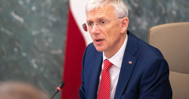 Власти Латвии оправдываются за провал борьбы с коронавирусом