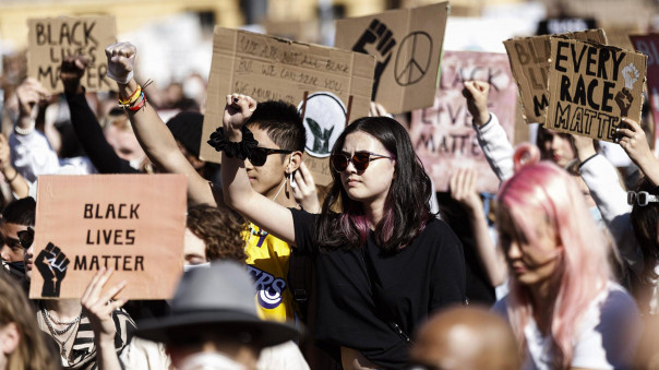 Фокус внимания на выборы: протестное движение в США не уменьшилось