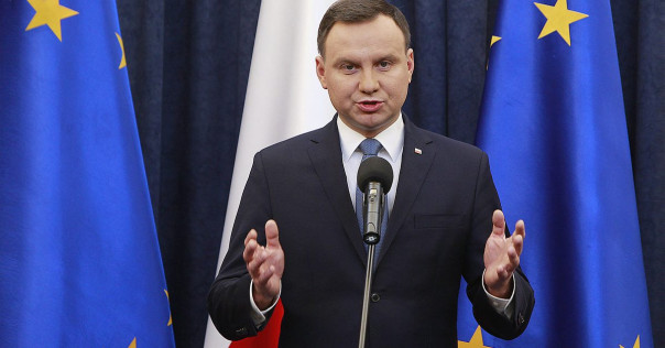 Польша начала игры с выходом из ЕС