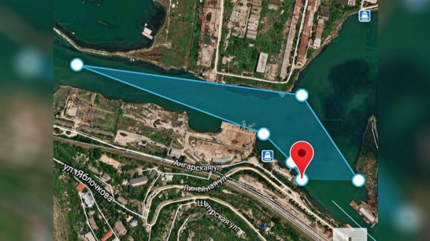 Огромное нефтяное пятно обнаружили в бухте у Севастополя