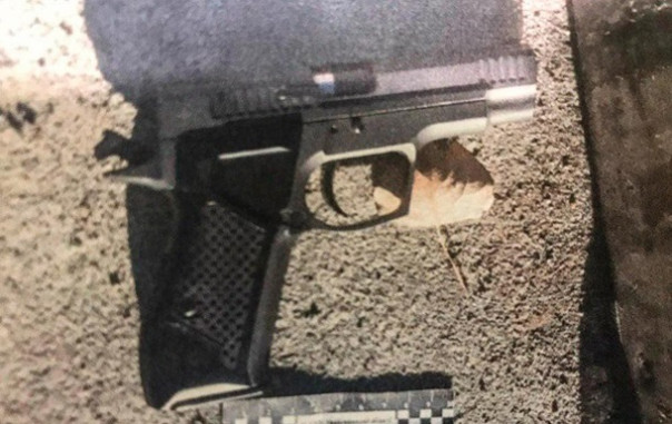 В Николаеве возле спорткомплекса мужчина стрелял по подростку