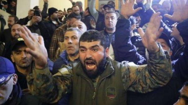 В Ереване начались задержания и столкновения