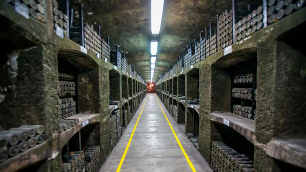 Компания банка "Россия" купила крымский винзавод "Массандра"