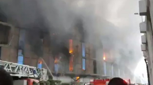 В Александрии произошел крупный пожар на складе в порту