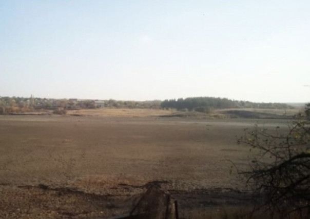 В ЛНР продолжает падать уровень воды в реках и водохранилищах. Фоторепортаж