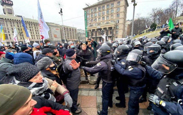 Массовое побоище на Майдане: предприниматели против полиции, пострадали десятки людей