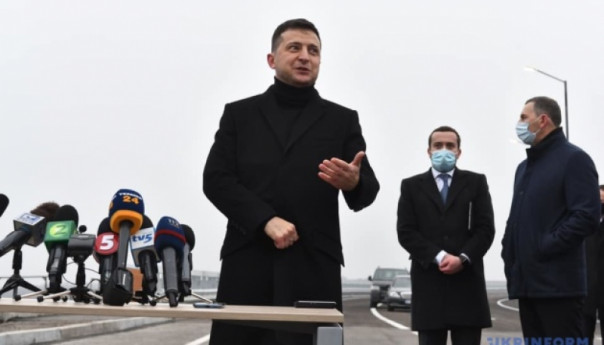Зеленский анонсировал объединение запада и востока Украины одной дорогой