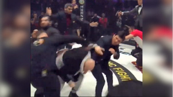 В Москве драку после конфликта бойцов ММА разнимал ОМОН